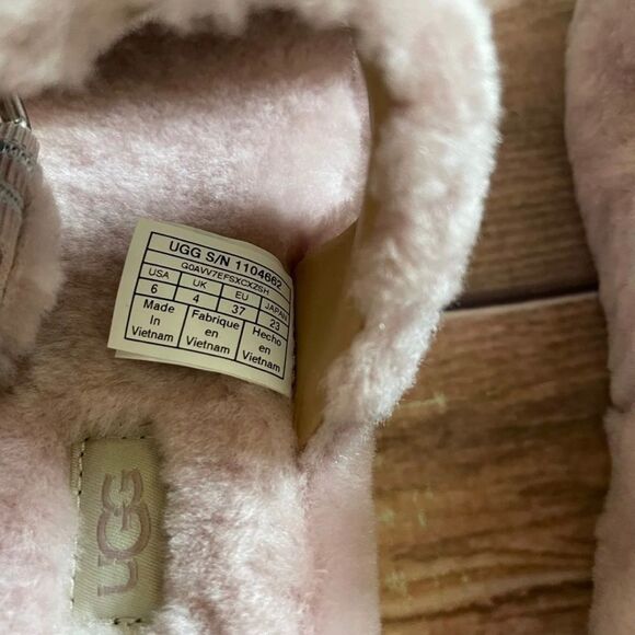 Ugg’s slippers - Picture 3 of 5